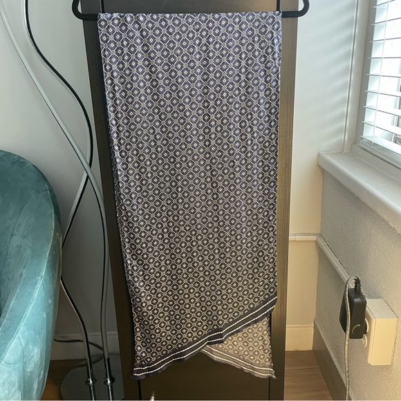 Talbots Diamond Foulard Scarf in India Ink Multi - Picture 5 of 5